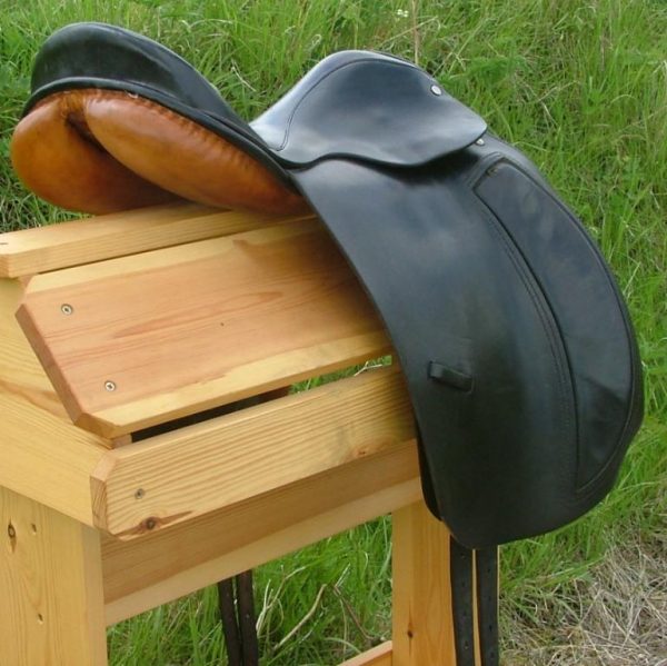Second Hand Dressage Saddle Brown Two Tone Leather 15.5" Medium - Image 5
