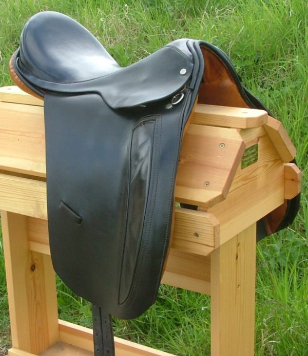 Second Hand Dressage Saddle Brown Two Tone Leather 15.5" Medium - Image 6